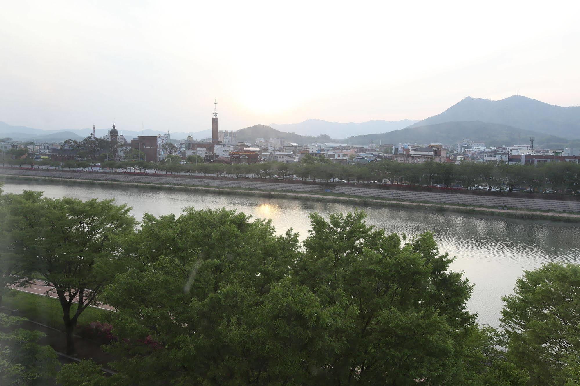 River Hotel Namwon Экстерьер фото