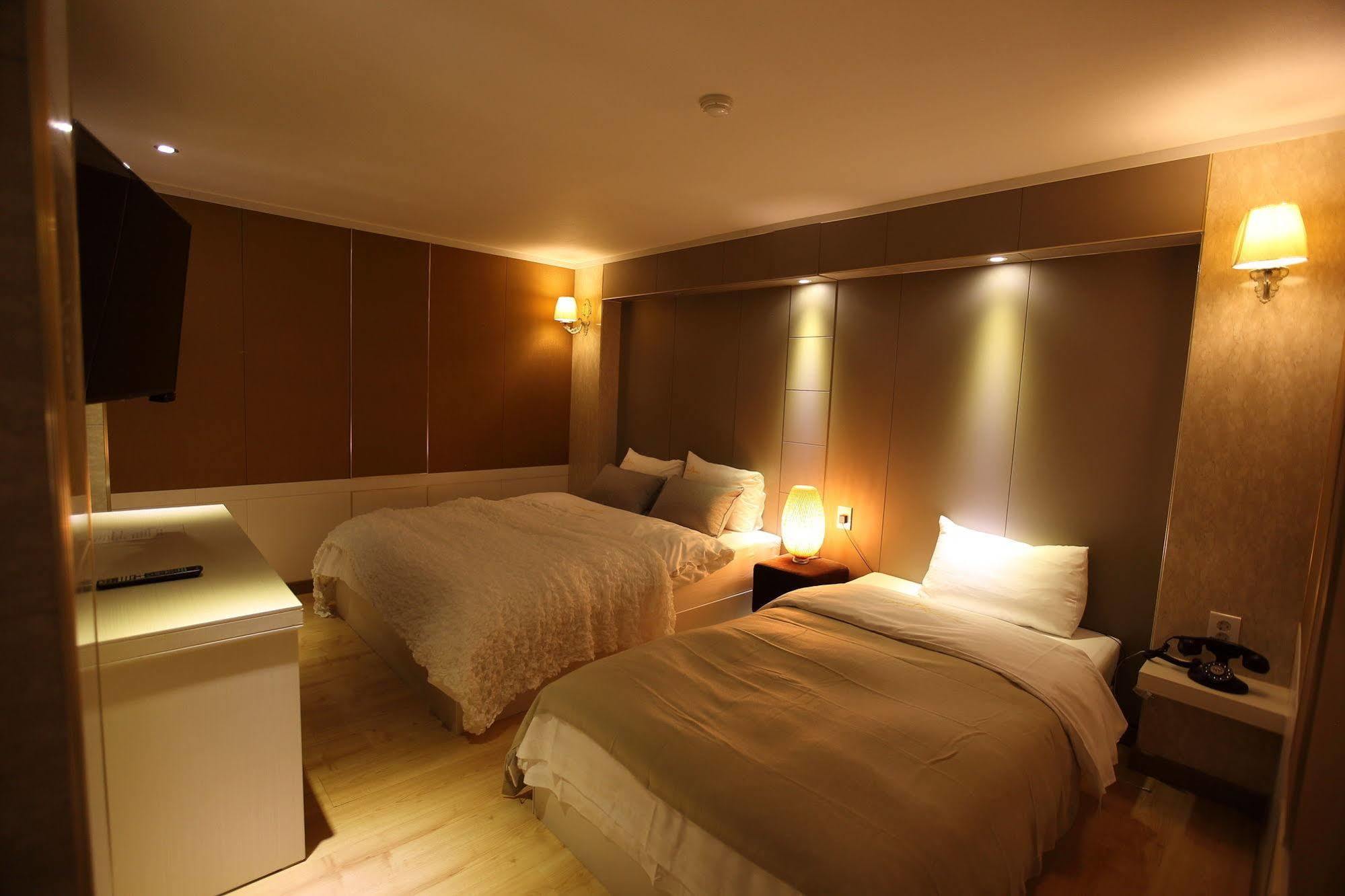 River Hotel Namwon Экстерьер фото