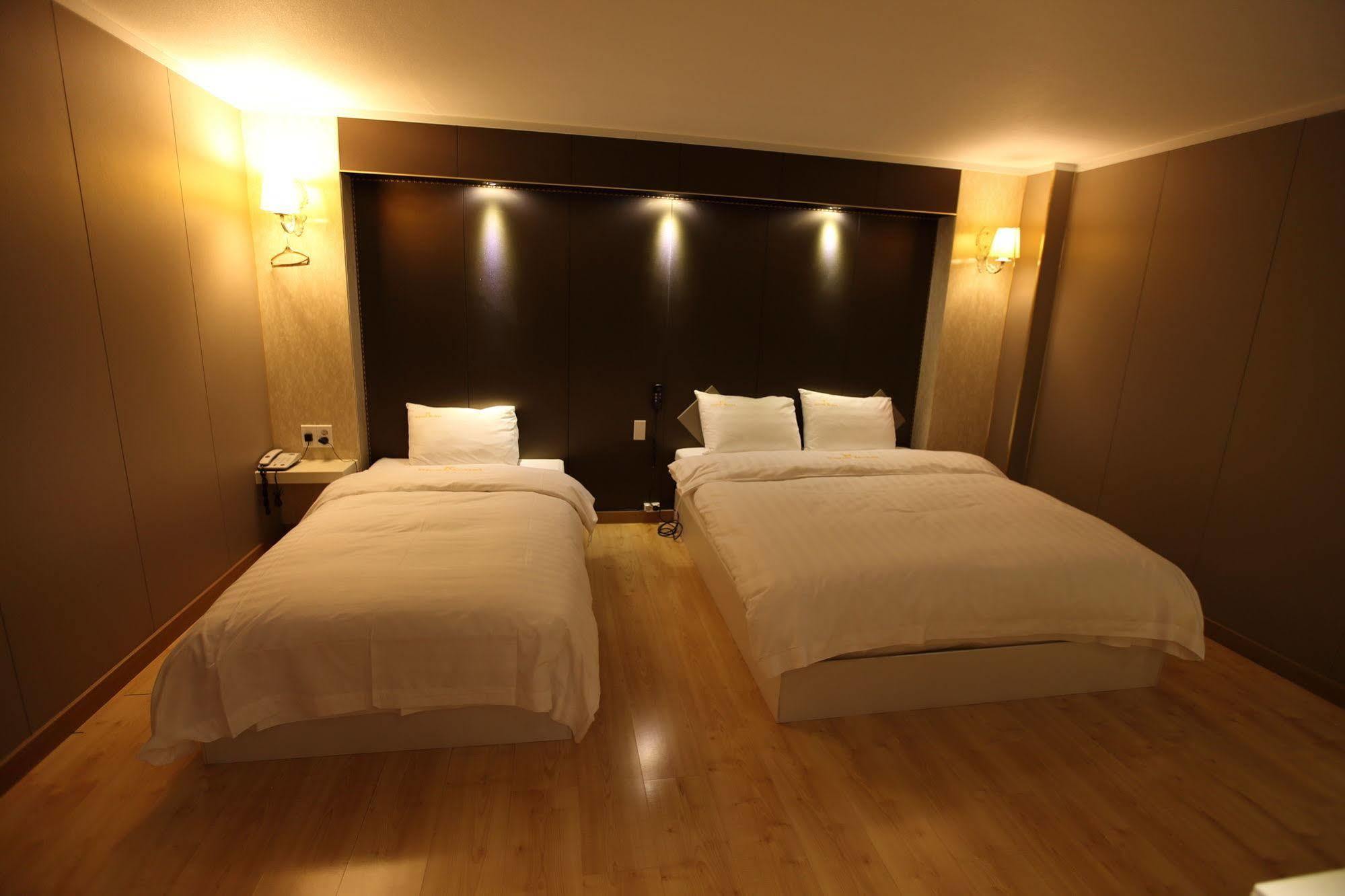 River Hotel Namwon Экстерьер фото