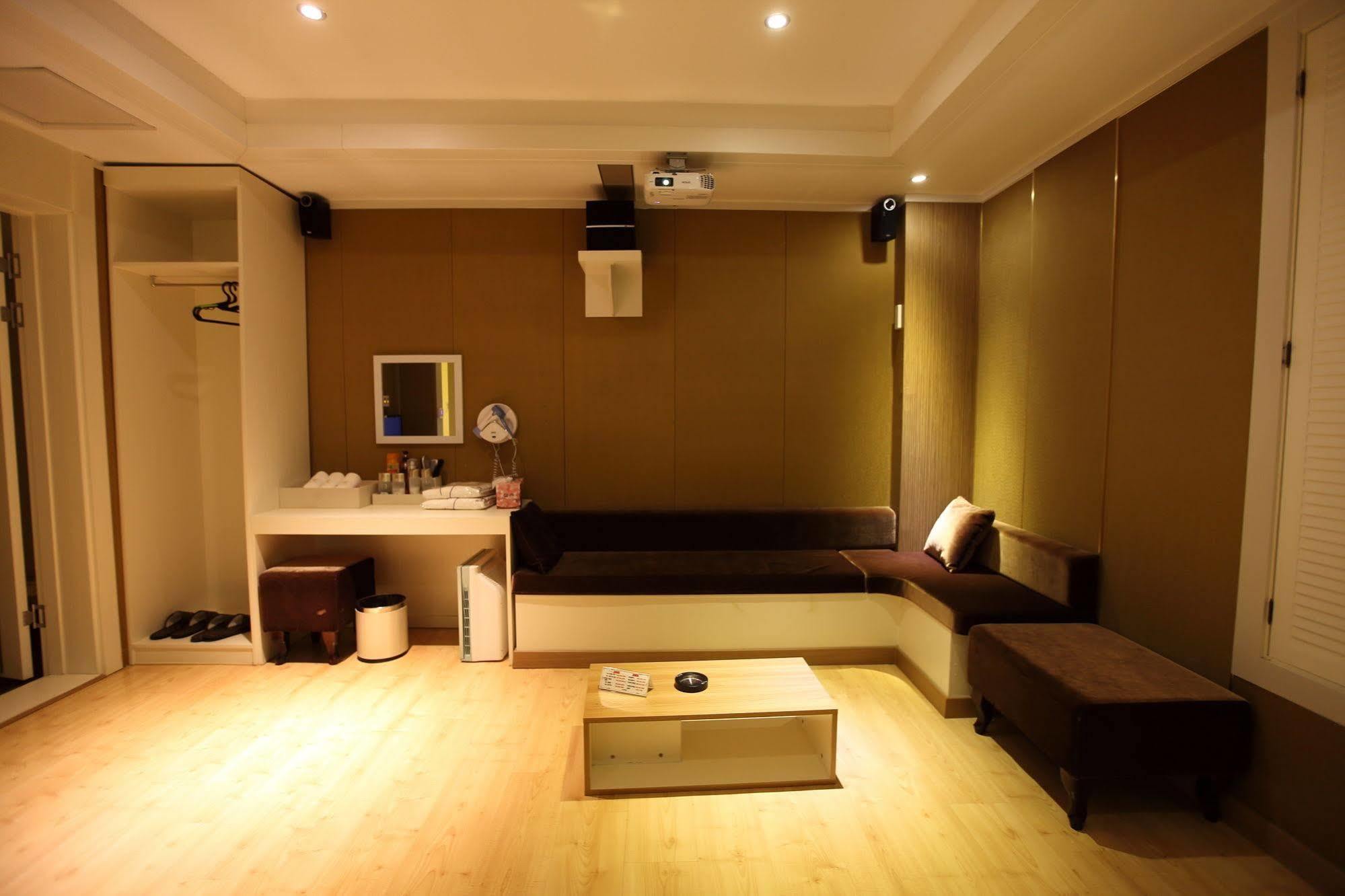 River Hotel Namwon Экстерьер фото