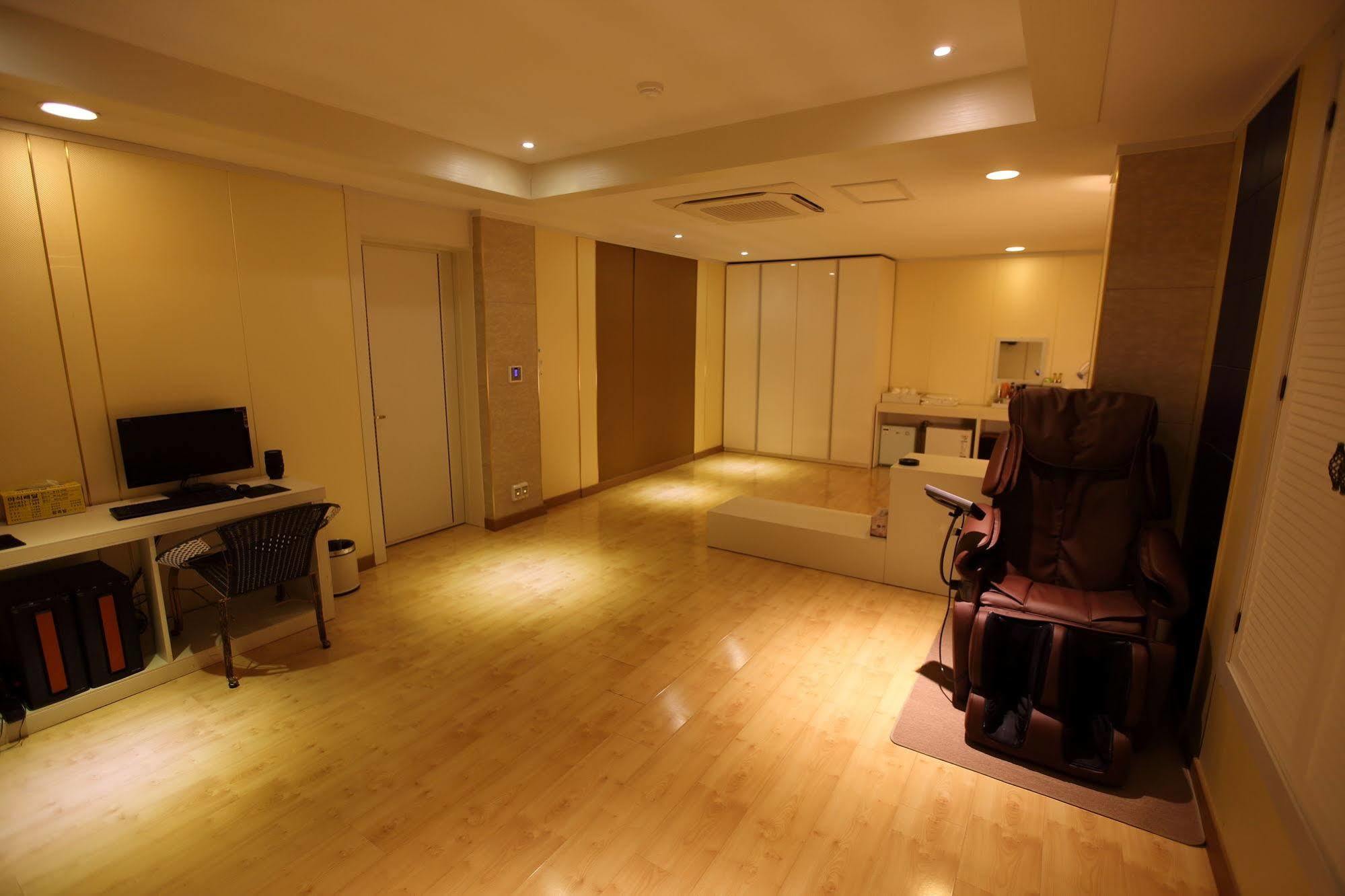 River Hotel Namwon Экстерьер фото