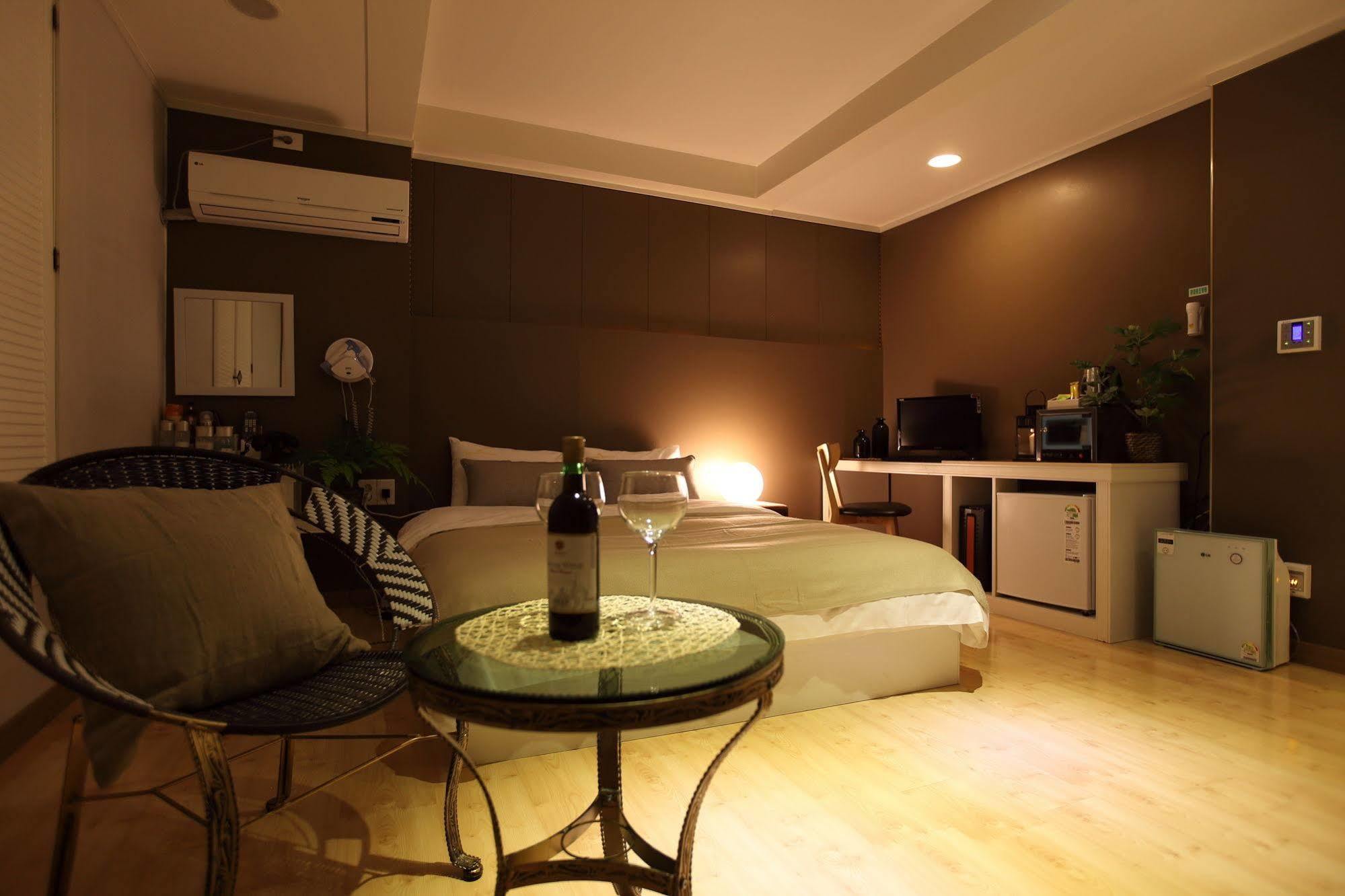 River Hotel Namwon Экстерьер фото